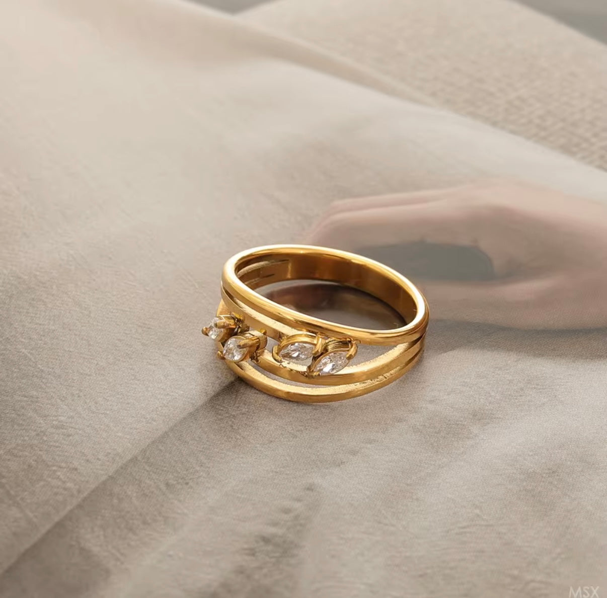 Anel Aura Banhado em Ouro 18K