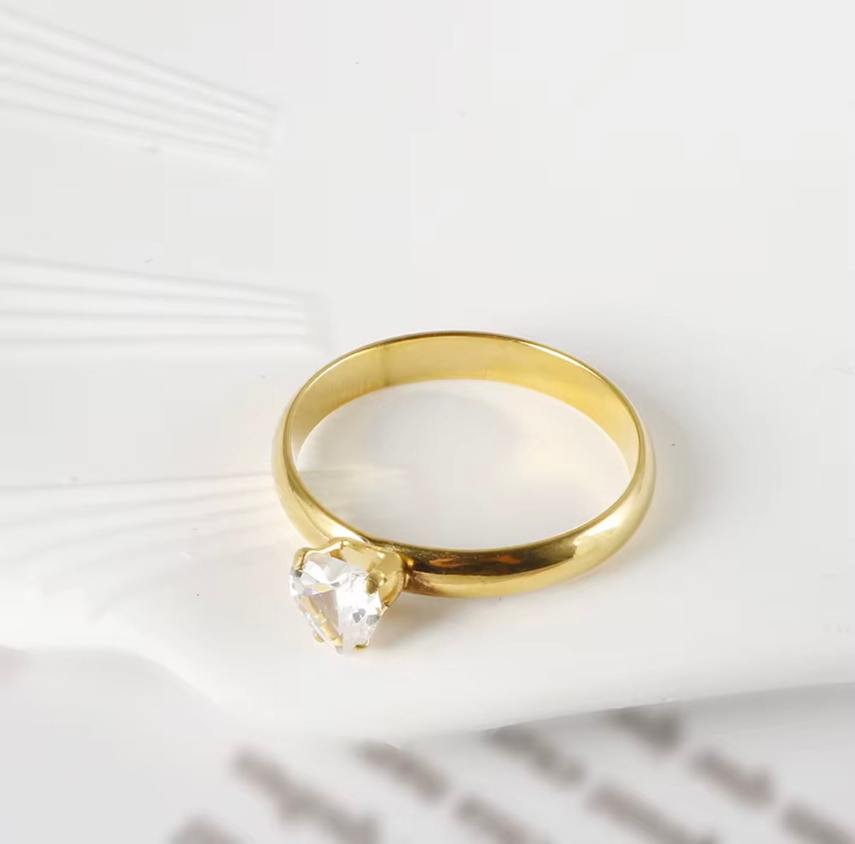 Anel Solitário Amarè Banhado em Ouro 18K