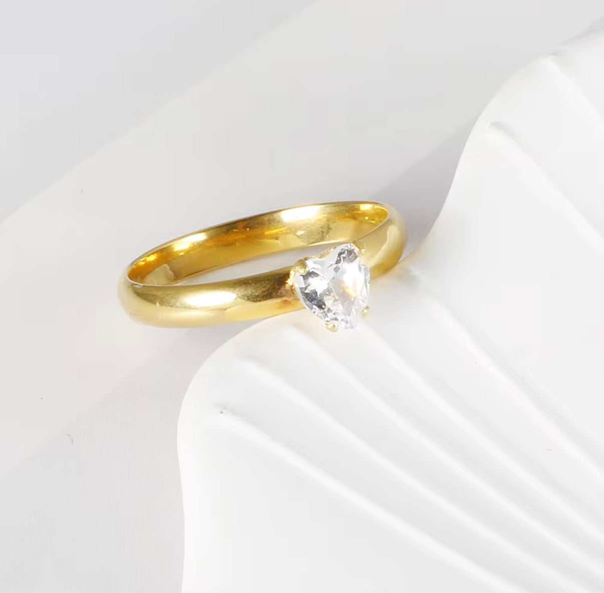 Anel Solitário Amarè Banhado em Ouro 18K