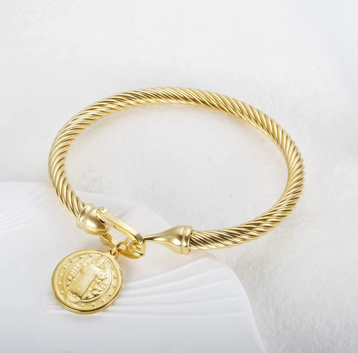 Pulseira Sao Bento Banhado em Ouro 18K