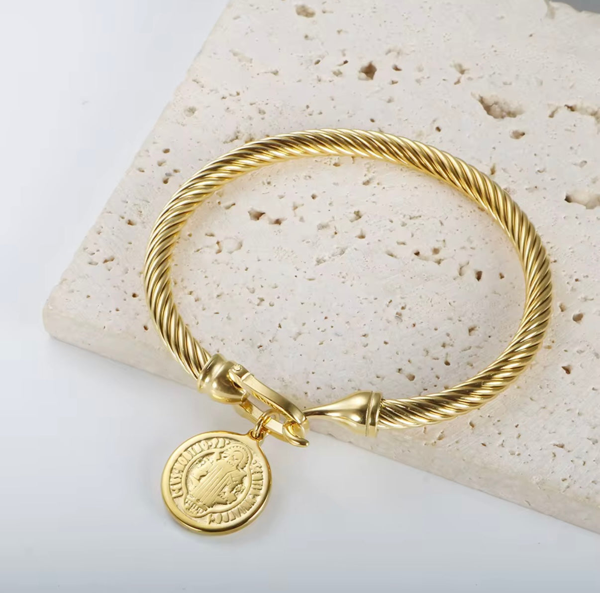 Pulseira Sao Bento Banhado em Ouro 18K
